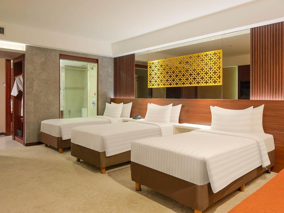 The Alana Yogyakarta Hotel And Convention Center Sleman  Exterior foto
