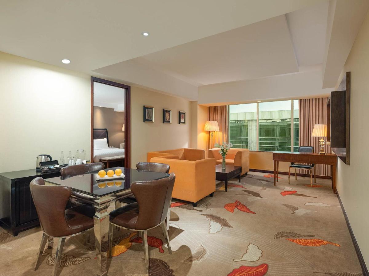 The Alana Yogyakarta Hotel And Convention Center Sleman  Exterior foto