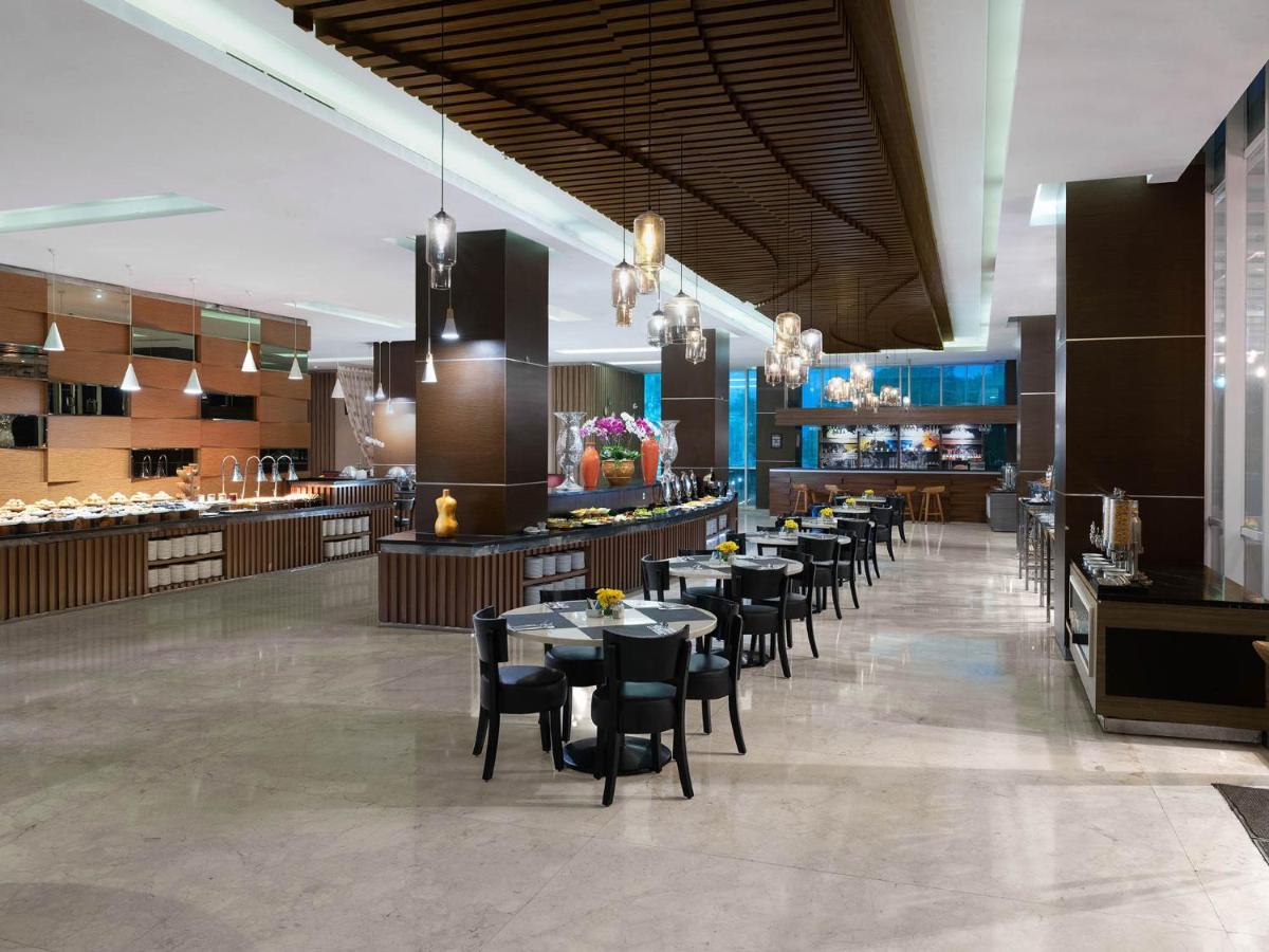 The Alana Yogyakarta Hotel And Convention Center Sleman  Exterior foto
