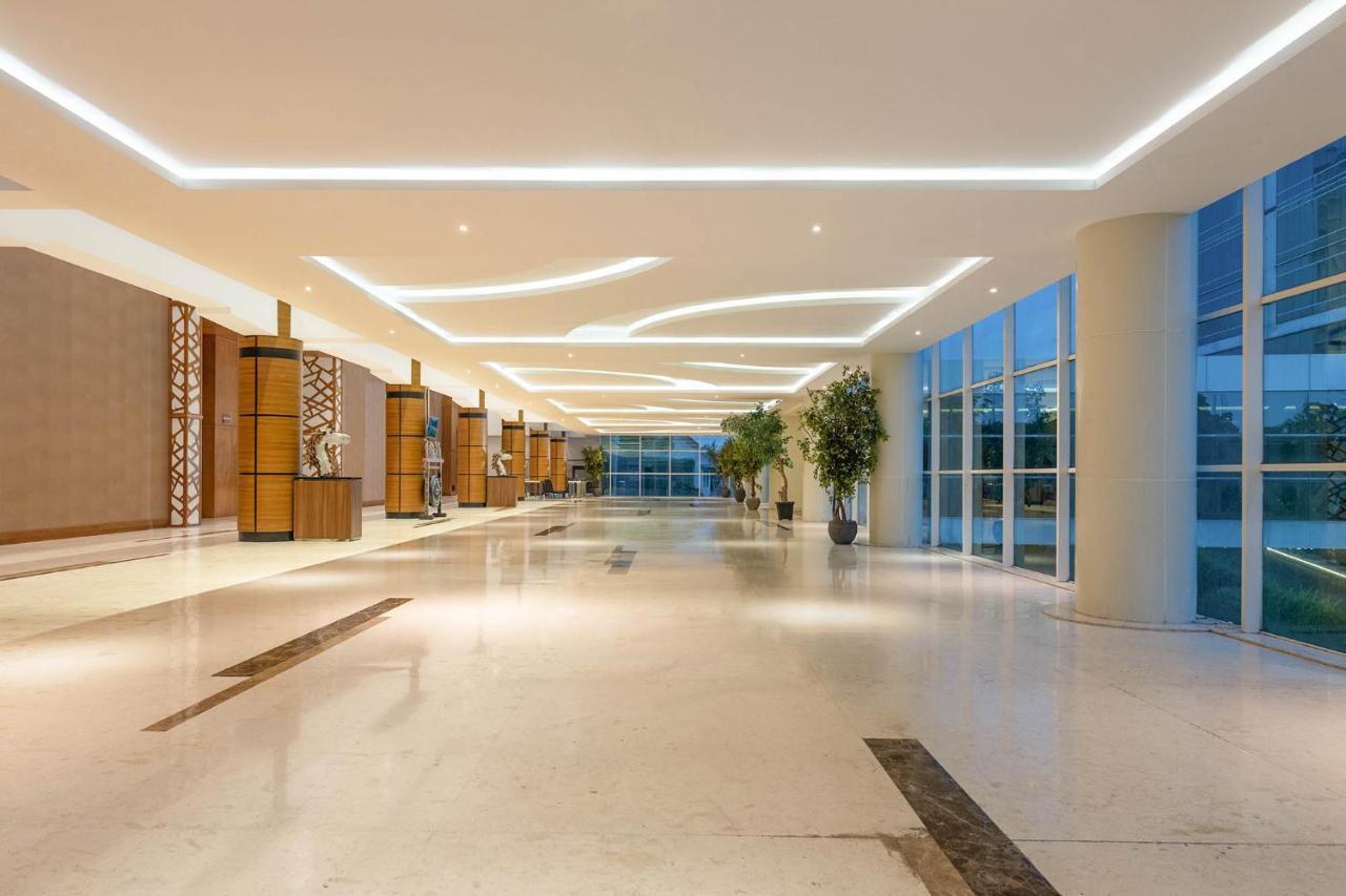 The Alana Yogyakarta Hotel And Convention Center Sleman  Exterior foto