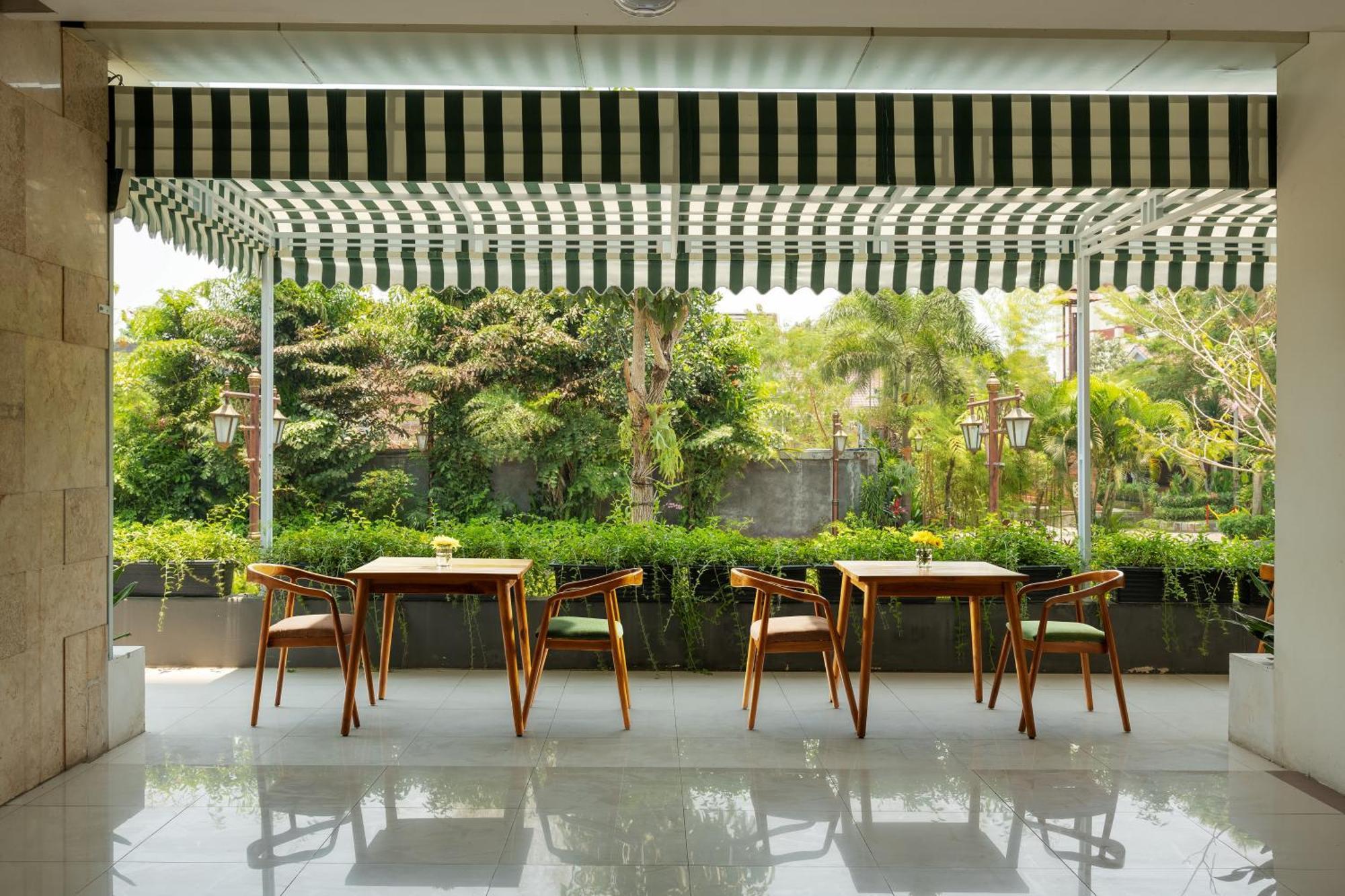 The Alana Yogyakarta Hotel And Convention Center Sleman  Exterior foto