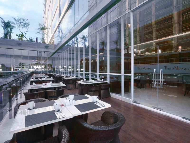 The Alana Yogyakarta Hotel And Convention Center Sleman  Exterior foto